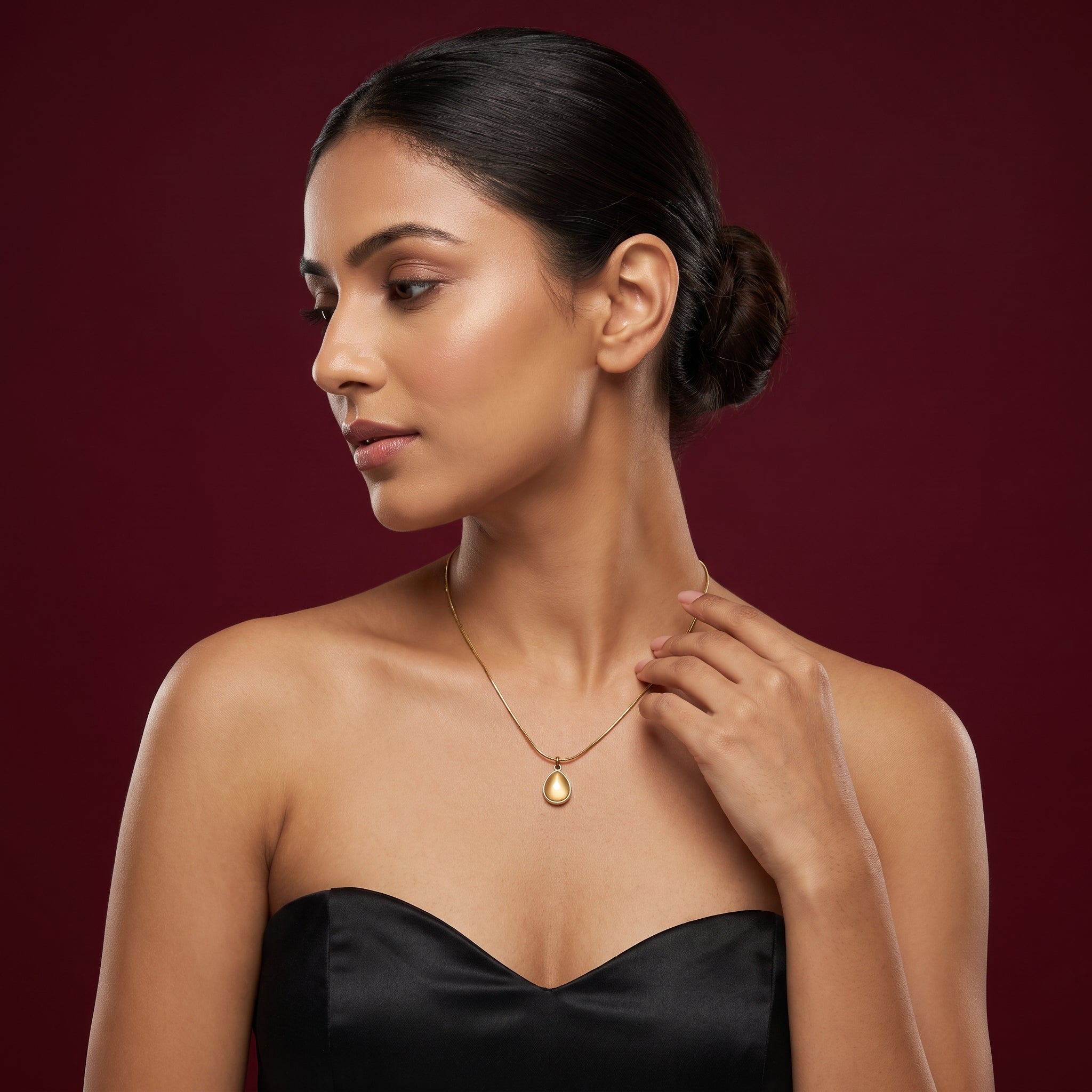 Golden Teardrop Pendant Necklace