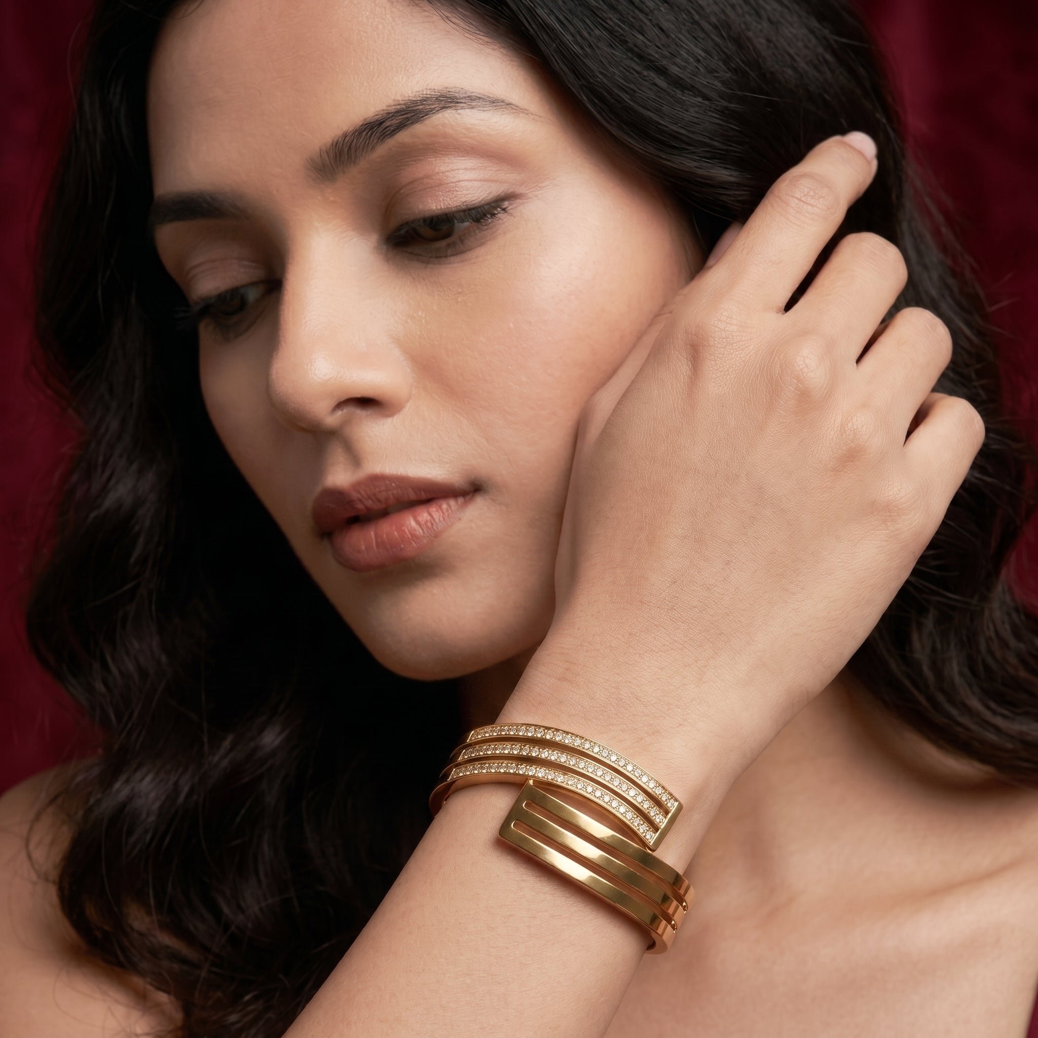 Trinity Sweep Gold Bracelet